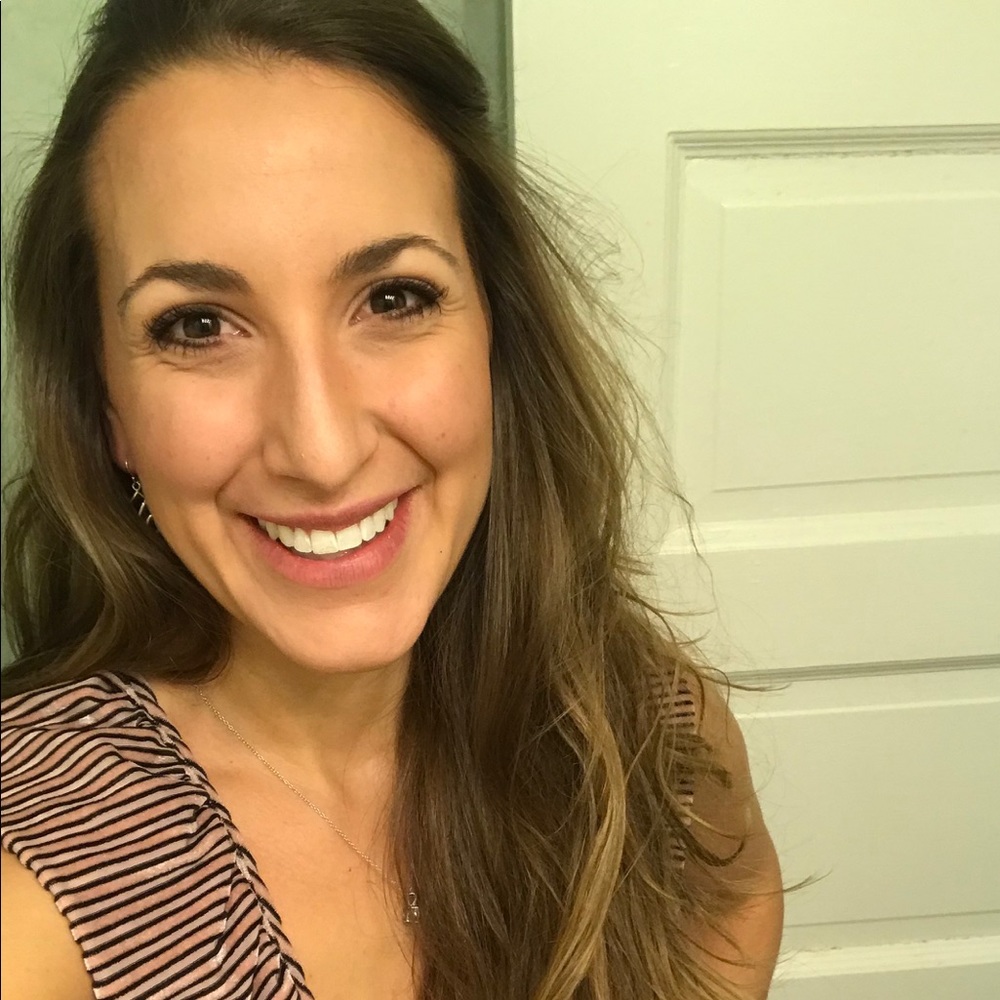 Meet your Posher, Laura